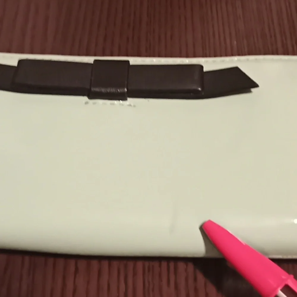 Kaye Spade Chelsea Clutch - Picture 4 of 5